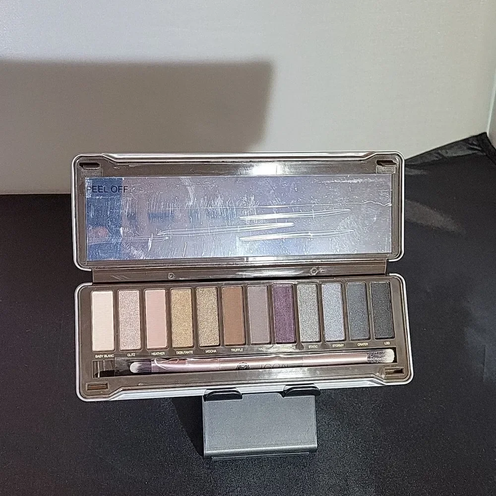 ICON SMOKED COLOR EYESHADOW PALETTE